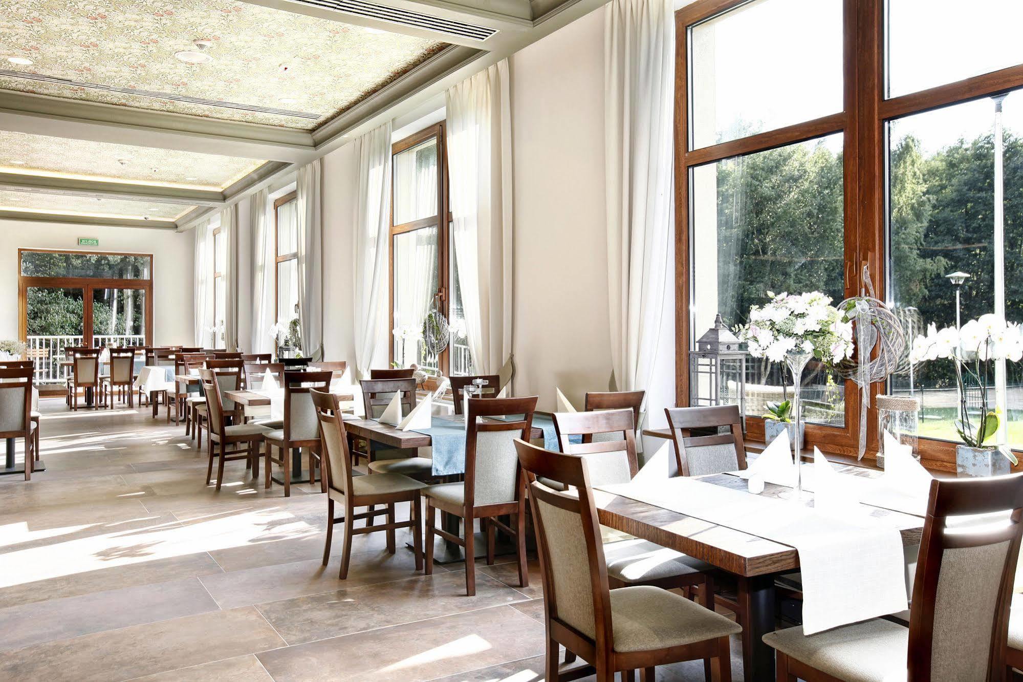 Hotel Aubrecht Country Spa Resort Przechlewo Eksteriør billede